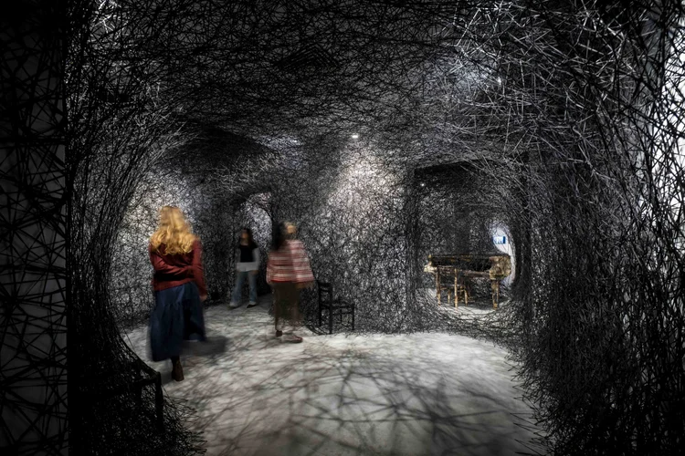 CHIHARU SHIOTA–塩田千春
